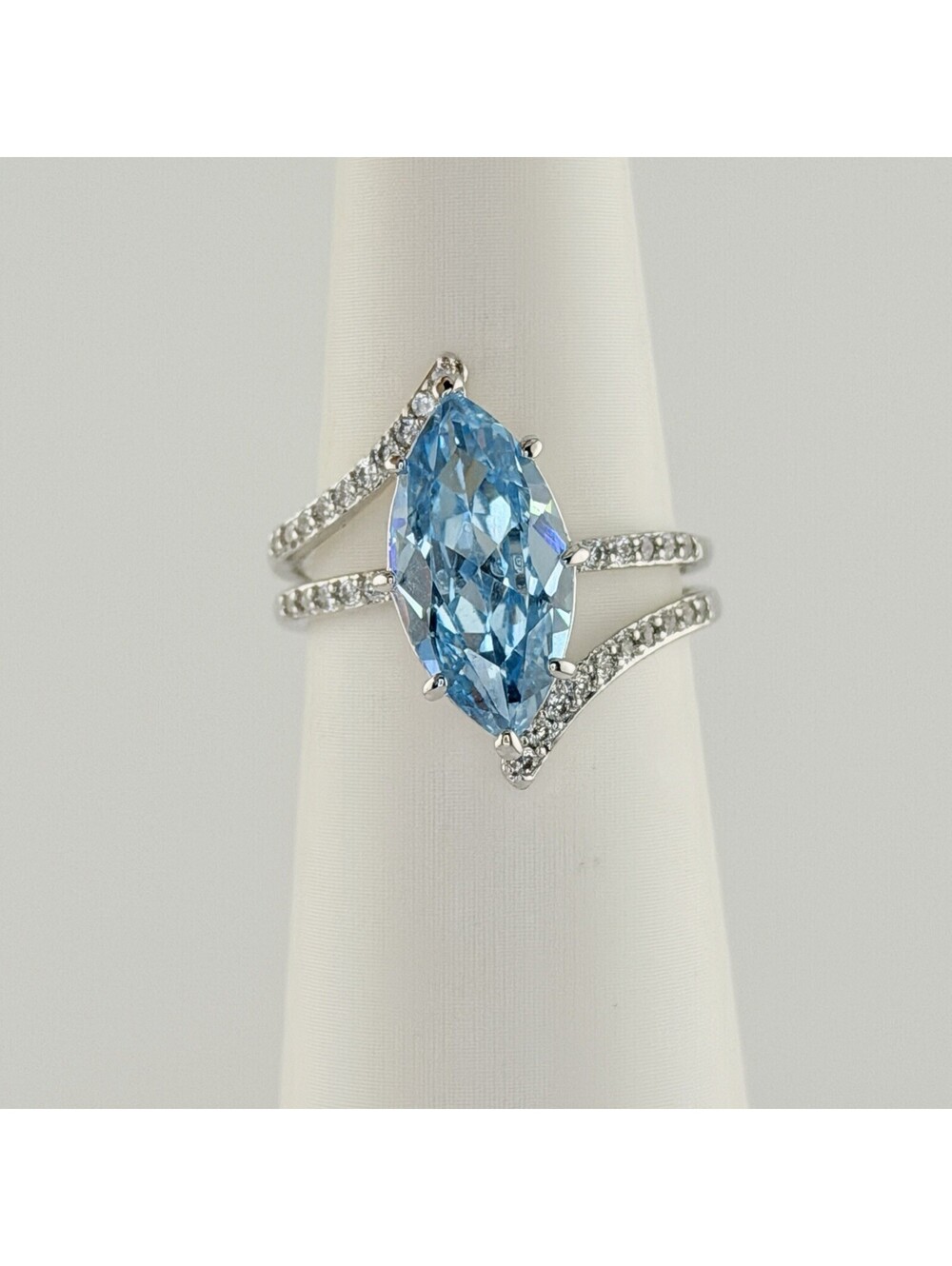 Bomb Party March Sz 8 "Delightfully In Love" Aquamarine on Rhodium